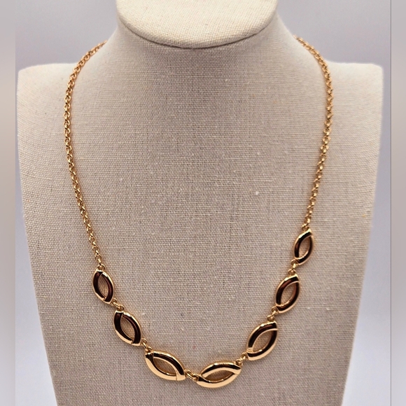 LIZ CLAIBORNE Vintage Gold Tone Statement Necklace Adjustable - Picture 1 of 5